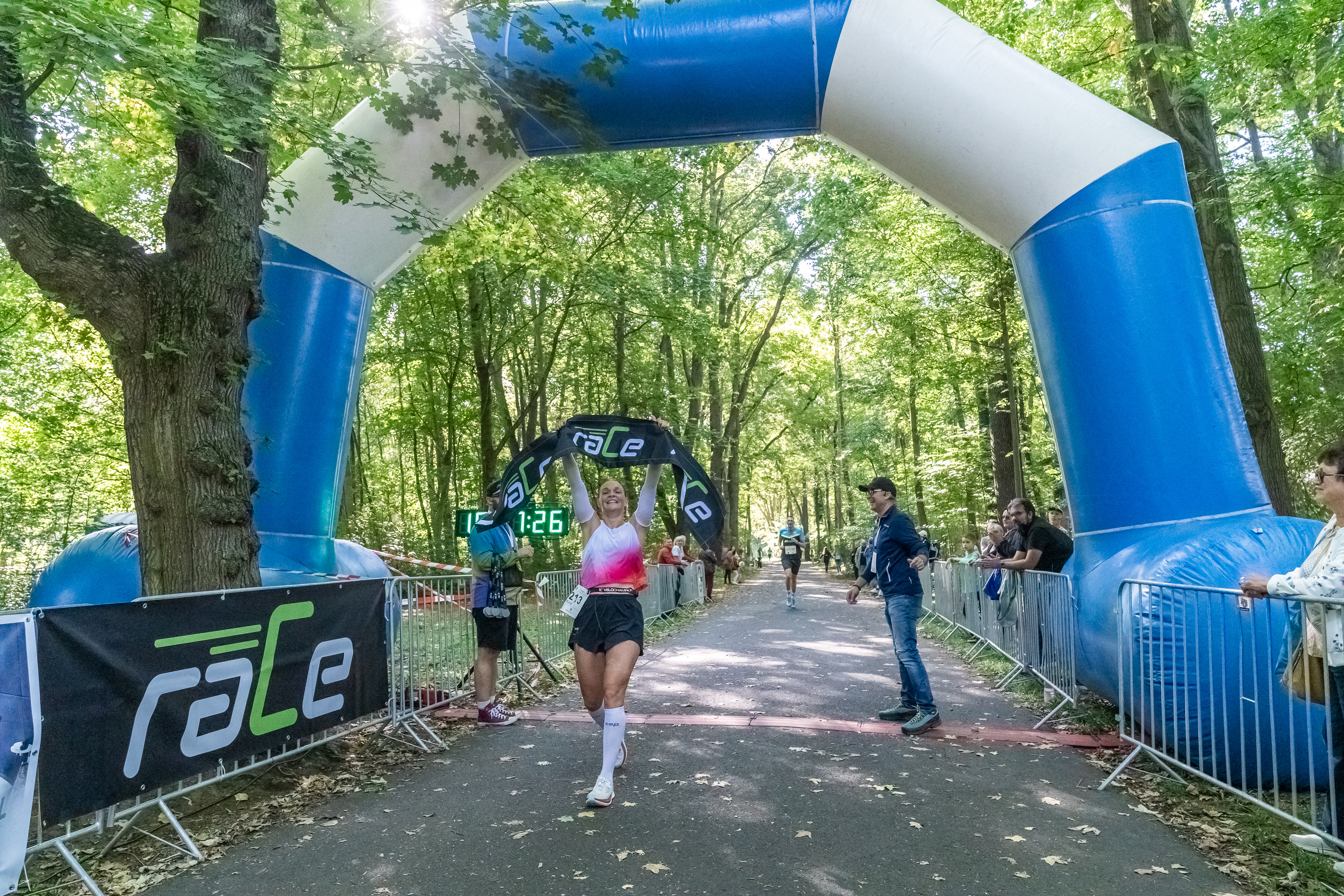 Zieleinlauf beim raCe Chemnitz im Chemnitzer Stadtpark